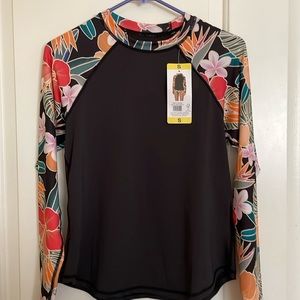 Hurley women’s sun tee upf 50+ new with tags black with jungle design sleeves